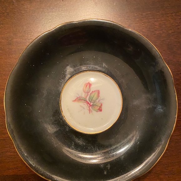 Vintage English tea cup and saucer - Picture 2 of 4